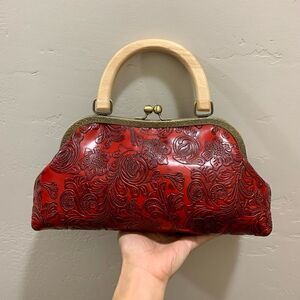 Vintage Style Handmade Genuine Leather Floral Embossed Wood Handle Kiss-lock Bag